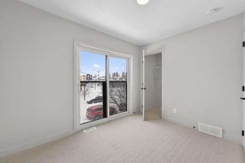 645 53 Avenue Sw, Calgary, AB - Indoor Photo Showing Other Room