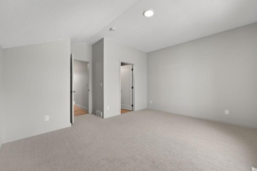 645 53 Avenue Sw, Calgary, AB - Indoor Photo Showing Other Room