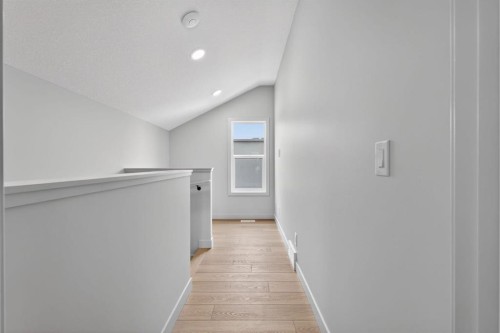 645 53 Avenue Sw, Calgary, AB - Indoor Photo Showing Other Room