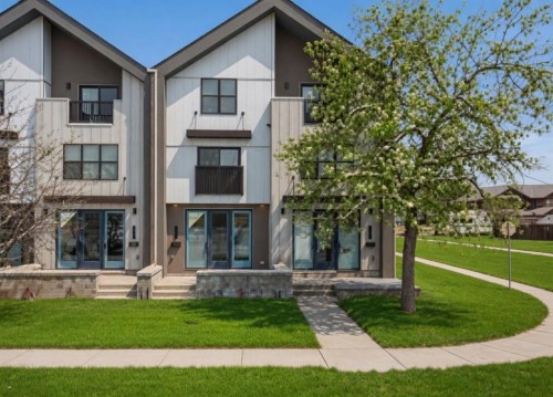 645 53 Avenue Sw, Calgary, AB - Outdoor With Facade