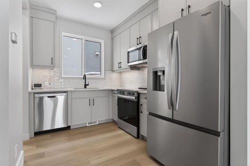 645 53 Avenue Sw, Calgary, AB - Indoor Photo Showing Kitchen With Upgraded Kitchen
