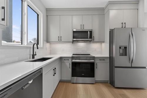 645 53 Avenue Sw, Calgary, AB - Indoor Photo Showing Kitchen With Double Sink With Upgraded Kitchen