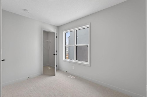 645 53 Avenue Sw, Calgary, AB - Indoor Photo Showing Other Room