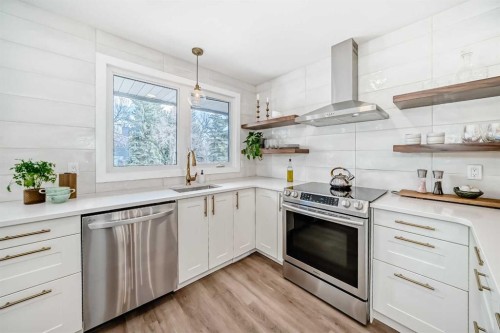 60 Point Drive Nw, Calgary, AB - Indoor Photo Showing Kitchen