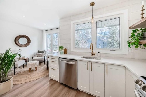 60 Point Drive Nw, Calgary, AB - Indoor Photo Showing Kitchen