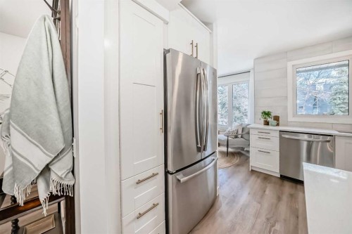 60 Point Drive Nw, Calgary, AB - Indoor Photo Showing Kitchen