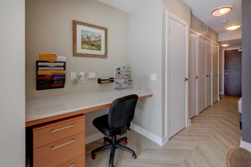 246-222 Riverfront Avenue Sw, Calgary, AB - Indoor Photo Showing Office