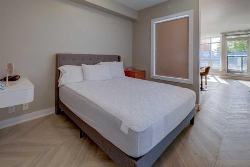 246-222 Riverfront Avenue Sw, Calgary, AB - Indoor Photo Showing Bedroom