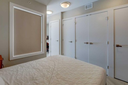 246-222 Riverfront Avenue Sw, Calgary, AB - Indoor Photo Showing Bedroom