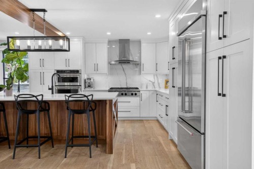 648 Willingdon Boulevard Se, Calgary, AB - Indoor Photo Showing Kitchen With Upgraded Kitchen