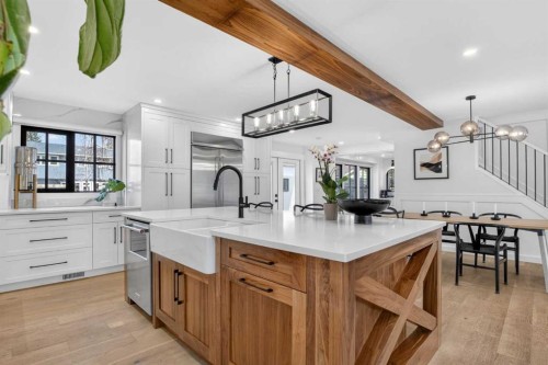 648 Willingdon Boulevard Se, Calgary, AB - Indoor Photo Showing Kitchen
