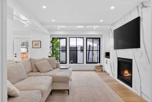 648 Willingdon Boulevard Se, Calgary, AB - Indoor Photo Showing Living Room With Fireplace