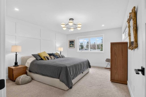 648 Willingdon Boulevard Se, Calgary, AB - Indoor Photo Showing Bedroom