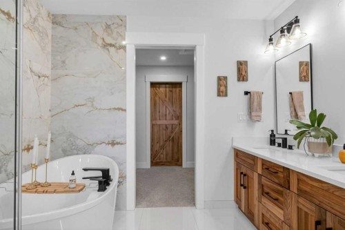 648 Willingdon Boulevard Se, Calgary, AB - Indoor Photo Showing Bathroom