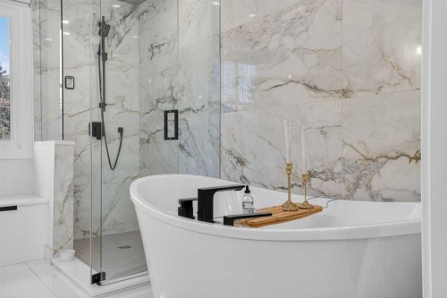 648 Willingdon Boulevard Se, Calgary, AB - Indoor Photo Showing Bathroom