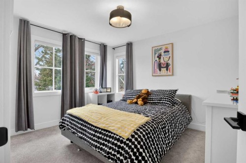 648 Willingdon Boulevard Se, Calgary, AB - Indoor Photo Showing Bedroom