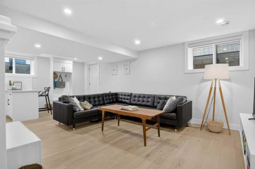 648 Willingdon Boulevard Se, Calgary, AB - Indoor