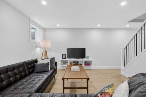 648 Willingdon Boulevard Se, Calgary, AB - Indoor