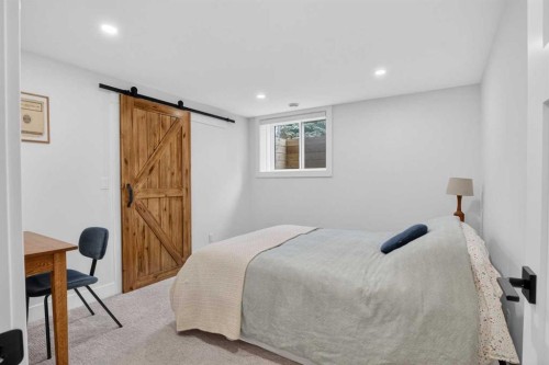 648 Willingdon Boulevard Se, Calgary, AB - Indoor Photo Showing Bedroom