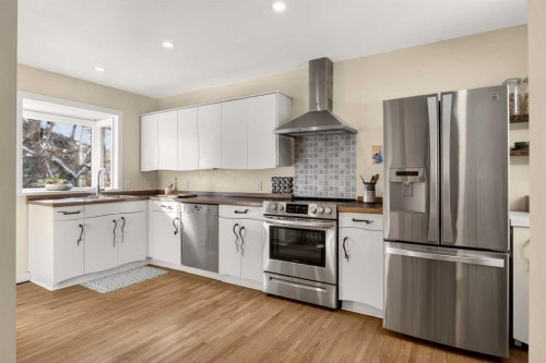 2507 Chicoutimi Drive Nw, Calgary, AB - Indoor Photo Showing Kitchen With Stainless Steel Kitchen