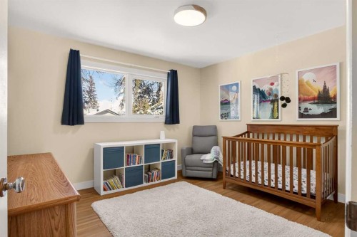 2507 Chicoutimi Drive Nw, Calgary, AB - Indoor Photo Showing Bedroom