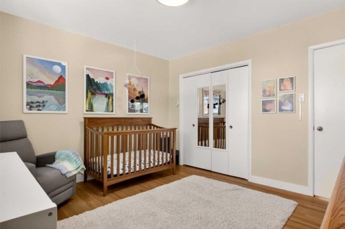 2507 Chicoutimi Drive Nw, Calgary, AB - Indoor Photo Showing Bedroom