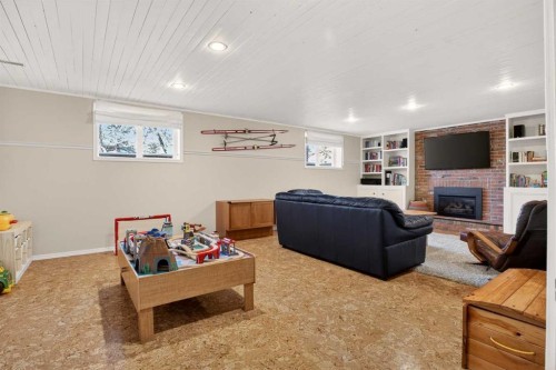 2507 Chicoutimi Drive Nw, Calgary, AB - Indoor With Fireplace
