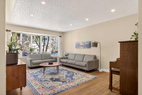 2507 Chicoutimi Drive Nw, Calgary, AB - Indoor Photo Showing Living Room