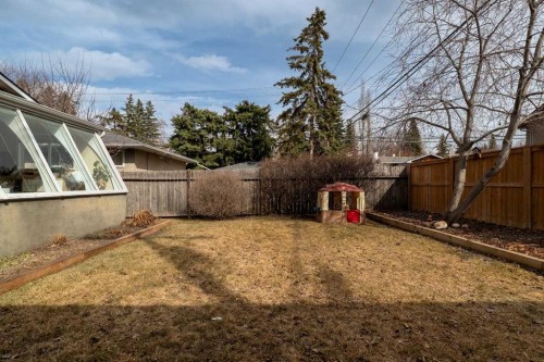 2507 Chicoutimi Drive Nw, Calgary, AB - Outdoor
