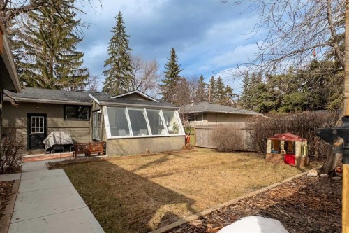 2507 Chicoutimi Drive Nw, Calgary, AB - Outdoor