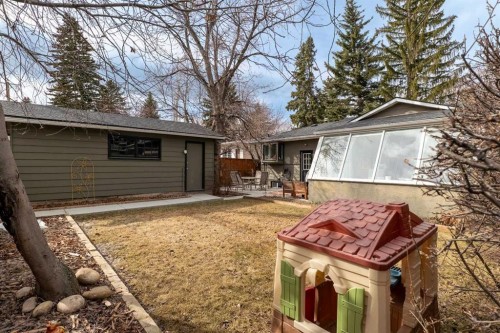 2507 Chicoutimi Drive Nw, Calgary, AB - Outdoor