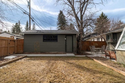 2507 Chicoutimi Drive Nw, Calgary, AB - Outdoor