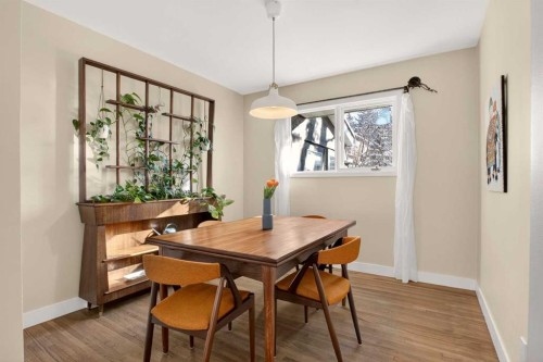 2507 Chicoutimi Drive Nw, Calgary, AB - Indoor Photo Showing Dining Room