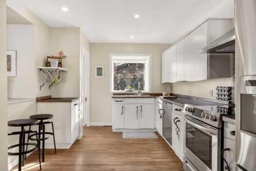 2507 Chicoutimi Drive Nw, Calgary, AB - Indoor Photo Showing Kitchen With Stainless Steel Kitchen