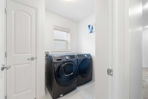 99 Evansglen Circle Nw, Calgary, AB - Indoor Photo Showing Laundry Room