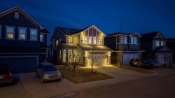 99 Evansglen Circle NW Calgary, AB T3P 0W8