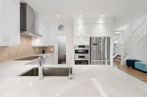 99 Evansglen Circle Nw, Calgary, AB - Indoor Photo Showing Kitchen With Upgraded Kitchen
