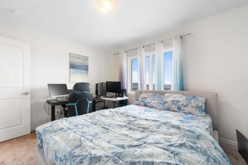 99 Evansglen Circle Nw, Calgary, AB - Indoor Photo Showing Bedroom