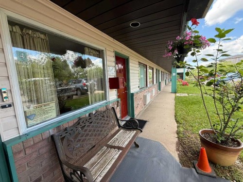 703 9 Highway South, Drumheller, AB 