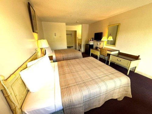 703 9 Highway South, Drumheller, AB 