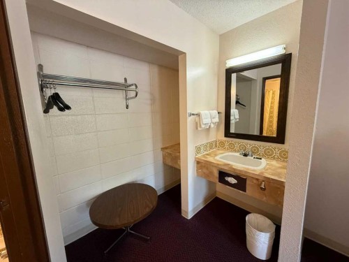 703 9 Highway South, Drumheller, AB 