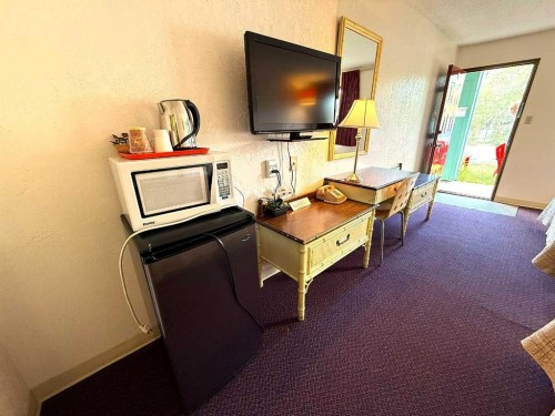 703 9 Highway South, Drumheller, AB 