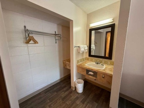 703 9 Highway South, Drumheller, AB 