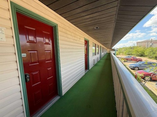 703 9 Highway South, Drumheller, AB 