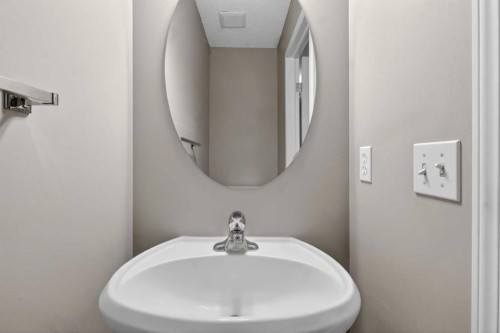 135 Copperstone Grove Se, Calgary, AB - Indoor Photo Showing Bathroom