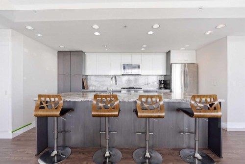 2704-510 6 Avenue Se, Calgary, AB - Indoor Photo Showing Kitchen With Upgraded Kitchen