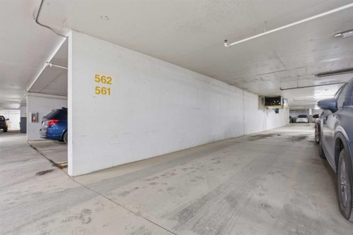2704-510 6 Avenue Se, Calgary, AB - Indoor Photo Showing Garage