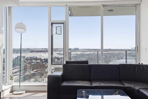 2704-510 6 Avenue Se, Calgary, AB - Indoor Photo Showing Living Room