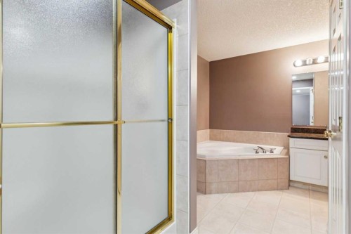 450 Wentworth Place Sw, Calgary, AB - Indoor Photo Showing Bathroom