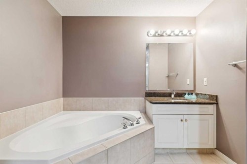 450 Wentworth Place Sw, Calgary, AB - Indoor Photo Showing Bathroom